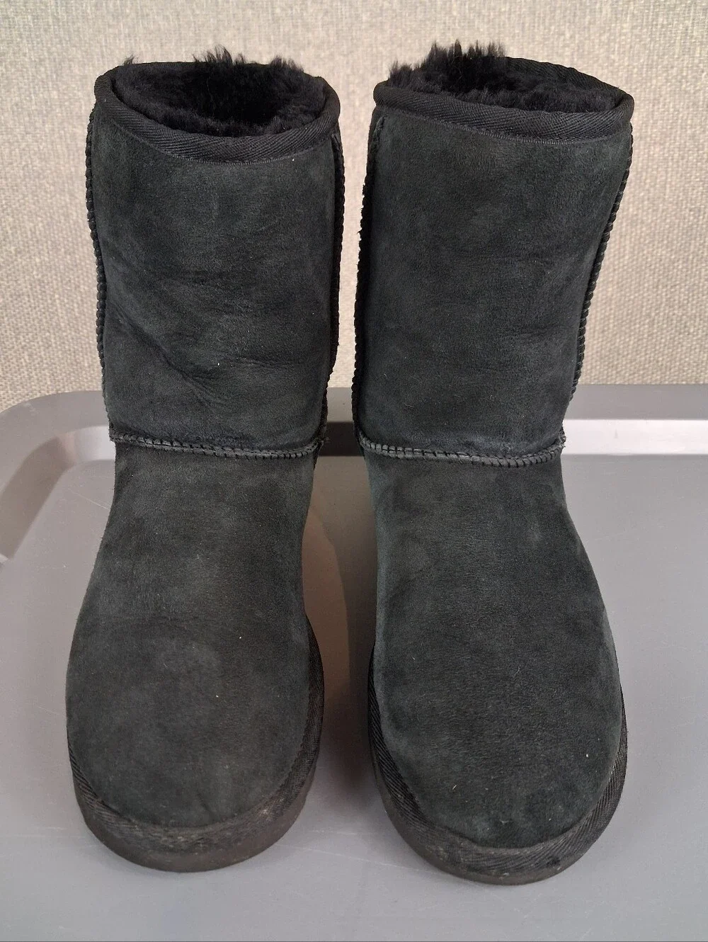 UGG Classic Short Black Suede Winter Boots Womens 8 Shearling Lined Pull-On Cozy